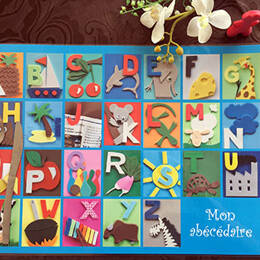 Set de table coloré avec l'alphabet - abécédaire unique