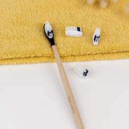 Pack 1 an - Brosse à dents en bois rechargeable - La Maline - Noir - MEDIUM - Personnalisé