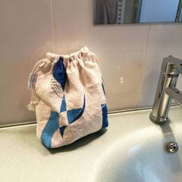 Trousse de toilette en lin peint et brodé main Bleu