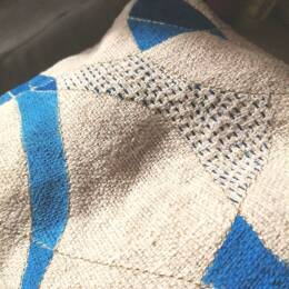 Manique en lin ancien peint et brodé main Bleu