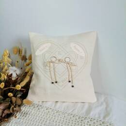 Coussin d'alliances personnalisé en lin brodé main - Souvenir de m