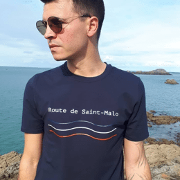 T-shirt bleu marine, route de Saint-Malo. Edition limitée