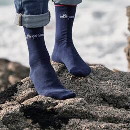 Chaussette bleu marine, belle personne
