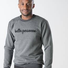 Sweat anthracite, belle personne