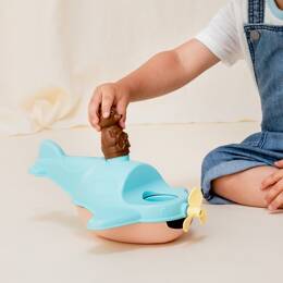 Jouet de bain made in france en matière recyclée hydravion de petit ours brun