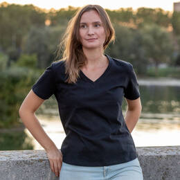 T-shirt Femme Noir Col V en 100% Coton Bio - Trinité