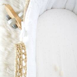 Tour de couffin bébé en double gaze de coton blanc à pois dorés