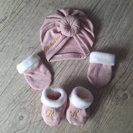 Ensemble: Turban avec prénom brodé noeud, buns ou simple +chaussons Initiale brodé assortis + moufles. Tissu sweat fourré