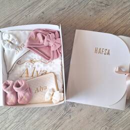 JUMEAUX: 2 Coffrets Complets: Fille et/ou Garçon – Cadeau Bébé Personnalisé avec Couverture, Doudou, Ensemble et Protège Carnet de Santé – Quantité Limitée