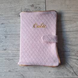 Protège carnet de santé personnalisé en tissu matelassé avec Prénom et/ou Date de naissance