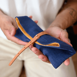 TROUSSE EN LIN BLEUE