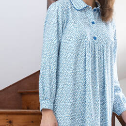 Chemise de nuit femme imprimés fleuris en coton pétales bleues