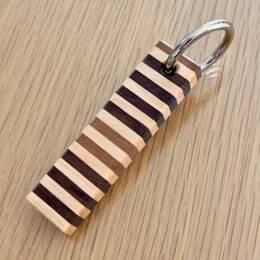 Porte-clés en bois massif revalorisé