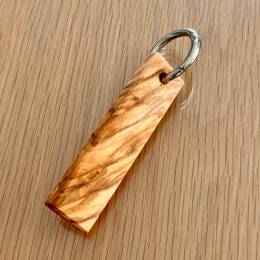 Porte-clés en bois massif revalorisé