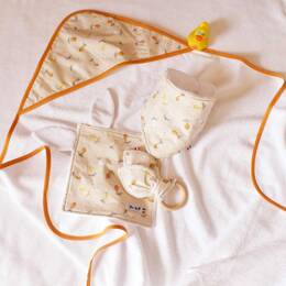 Coffret cape bavoir doudou hochet