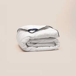 Couette légère 240x220 cm - 100% de fibres recyclées et 100% coton - Idéale pour l'été et mi-saison - Douce et enveloppante - Garantie 5 ans - Tediber