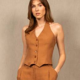 Gilet Tailleur Femme Dos Nu en Lin Cognac – Illusion