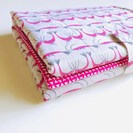 Tapis à langer nomade rose crevettes