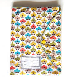 Pochette pour carnet de santé en tissu fleuri multicolore