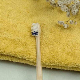 Brosse à dents en bois - Fabriquée en France