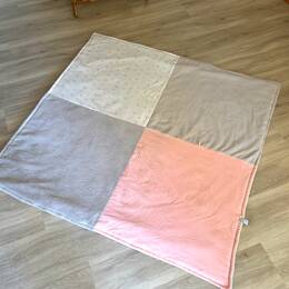Tapis d’éveil nomade et évolutif – Fleurs/pêche