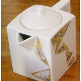 Théière carrée lys