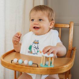 Bavoir brodé en éponge