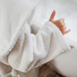 Peignoir bébé éponge et finition velours blanc