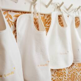 Coffret semainier bavoirs brodés