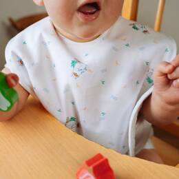 Bavoir en tissu imprimé et doublé éponge blanche