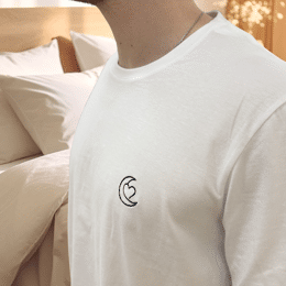 Tee-Shirt Mixte brodé "Lune-Coeur"