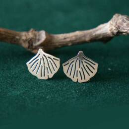 Petites boucles d'oreilles puces Ginko en argent 925 recyclé fines
