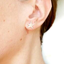 Grandes boucles d'oreilles puces étoile en argent 925