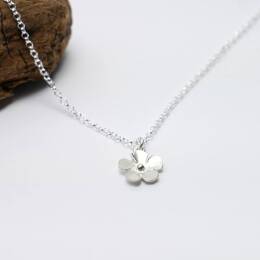Collier fleur Sakura en argent 925 recyclé