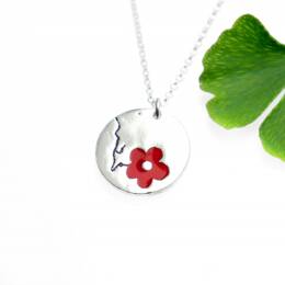 Collier réglable rond Fleur de Cerisier en argent 925 et résine rouge