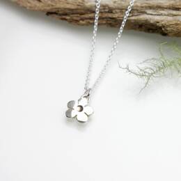 Collier minimaliste fleur de Prunus en argent 925
