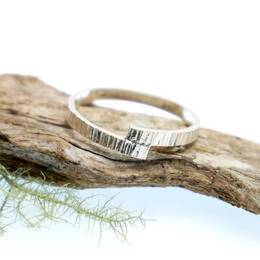 Bague striée en argent 925 croisée