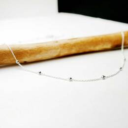 Chaine courte fine ras de cou en argent 925 recyclé minimaliste avec