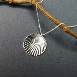 Grand pendentif sur chaine en argent 925 recyclé Soleil Levant
