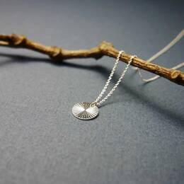 Petit pendentif sur chaine en argent 925 recyclé Soleil