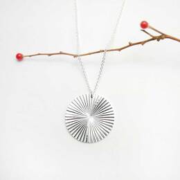 Grand pendentif sur chaine en argent 925 recyclé Soleil