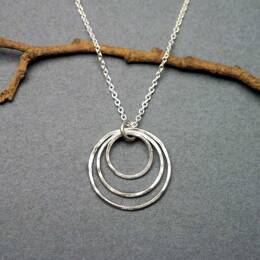 Collier cercles multiples recyclé et upcyclé