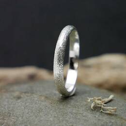 Alliance en argent 925 recyclé demi jonc empilable sablée unisexe