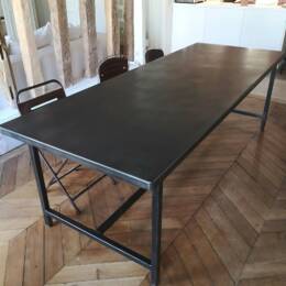 Table repas "MILITAIRE" en métal sur mesure, pieds démontables