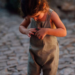 Salopette enfant lin olive ORIGAN