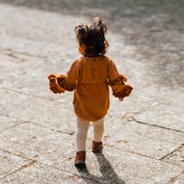 Barboteuse bébé nid d'abeille camel TULIPE