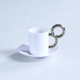 La tasse à café platine
