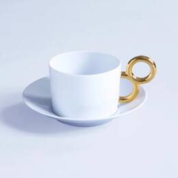 La tasse à déjeuner or brillant