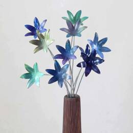 Petites fleurs artisanales en acier - Nuances de bleu - lot de 10
