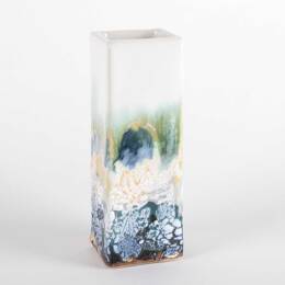 Vase blanc aux décors émaillés - moyen